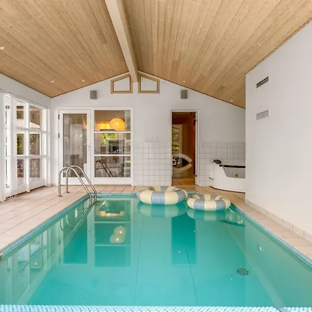 Dom wakacyjny Boerje - 600m From The Sea By Interhome